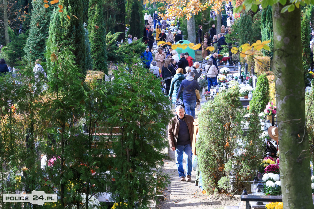 Wszystkich Świętych na polickim cmentarzu 