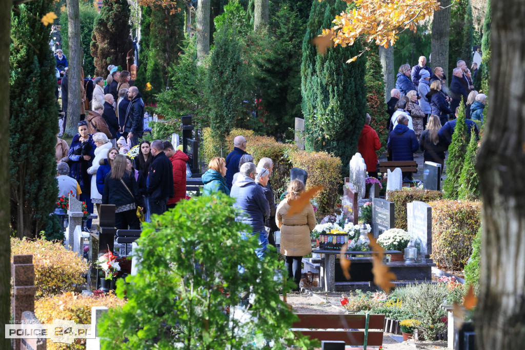 Wszystkich Świętych na polickim cmentarzu 