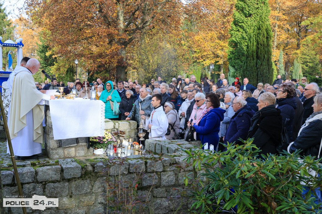 Wszystkich Świętych na polickim cmentarzu 