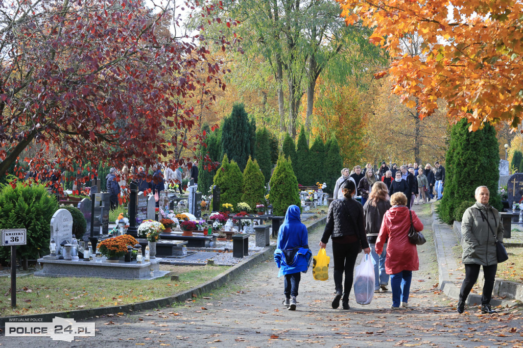 Wszystkich Świętych na polickim cmentarzu 