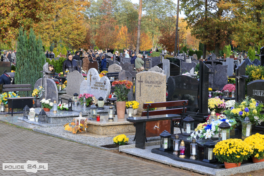 Wszystkich Świętych na polickim cmentarzu 