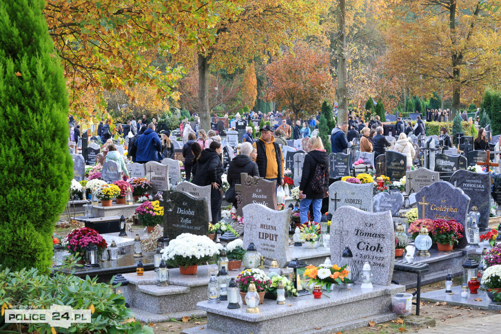 Wszystkich Świętych na polickim cmentarzu 
