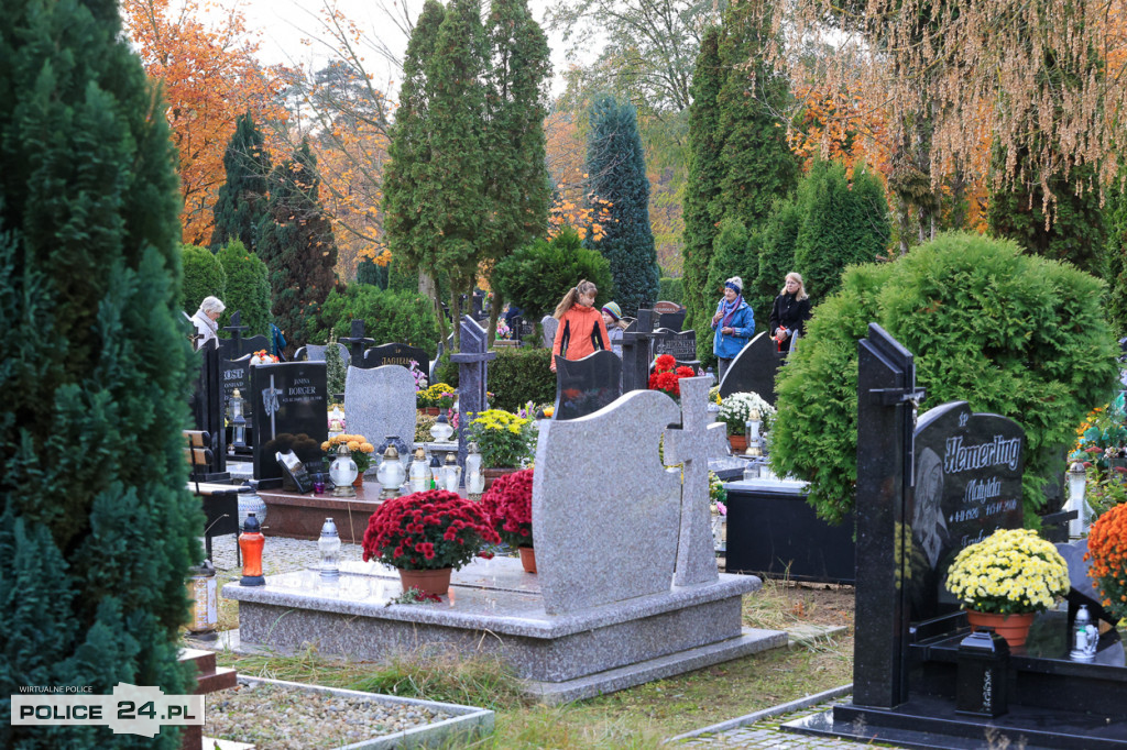 Wszystkich Świętych na polickim cmentarzu 