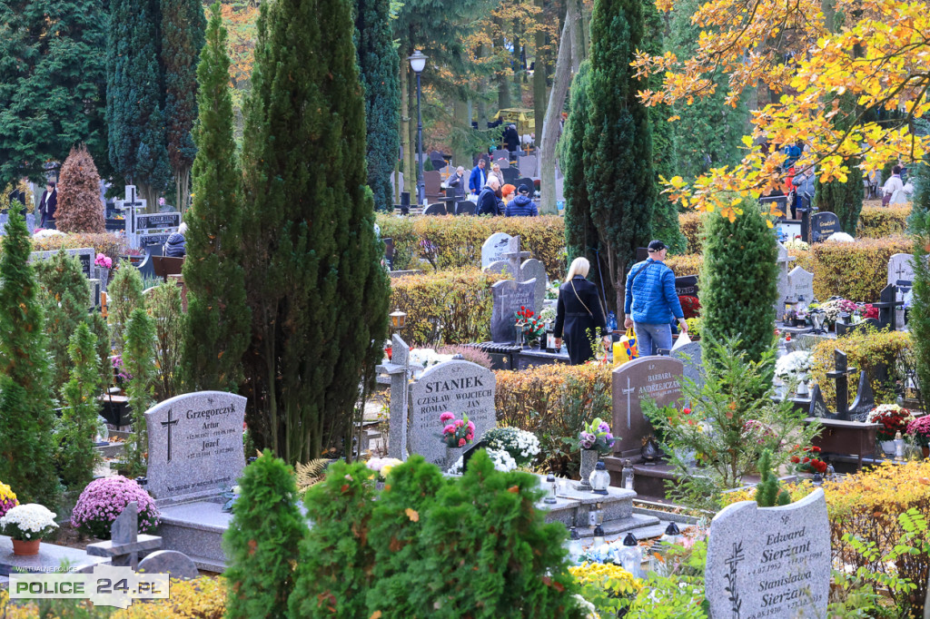 Wszystkich Świętych na polickim cmentarzu 