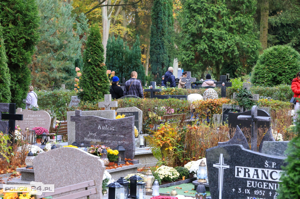 Wszystkich Świętych na polickim cmentarzu 