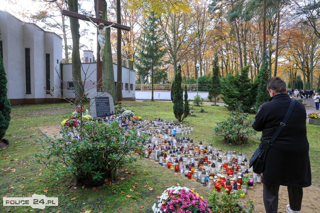 Wszystkich Świętych na polickim cmentarzu 