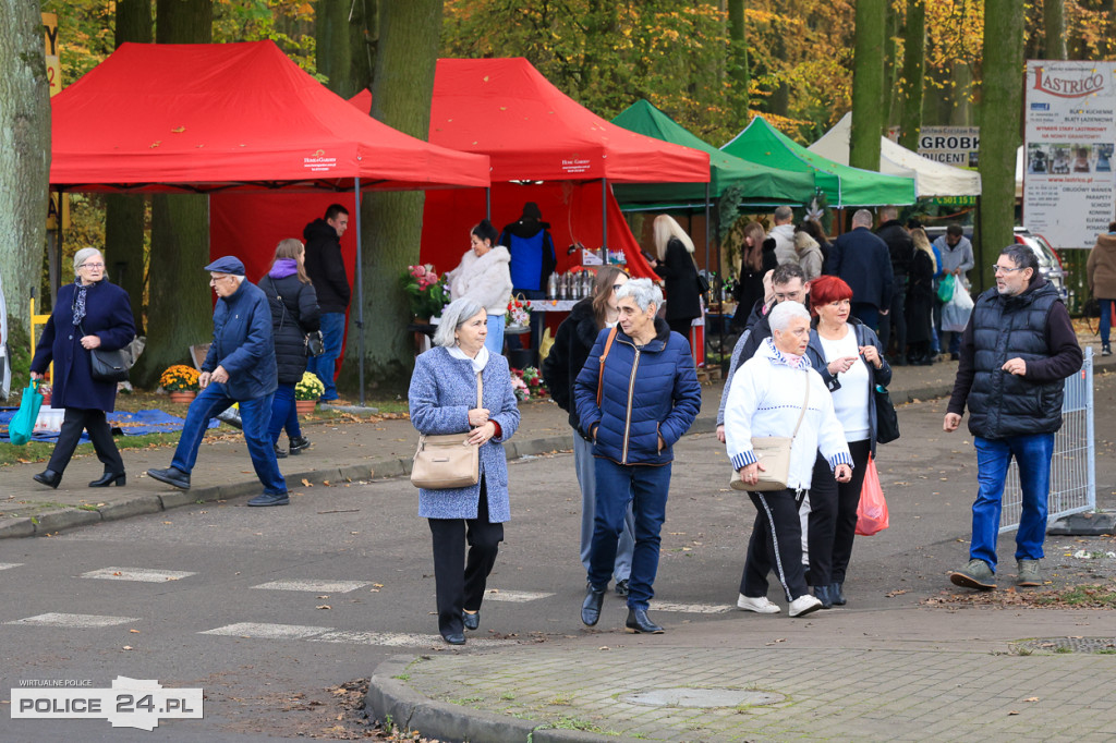 Wszystkich Świętych na polickim cmentarzu 