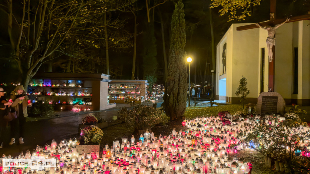 Cmentarz po zmroku skłania do zadumy i refleksji