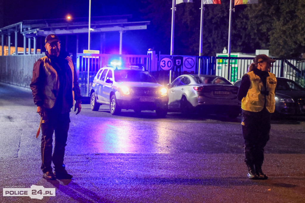 Cmentarz po zmroku skłania do zadumy i refleksji