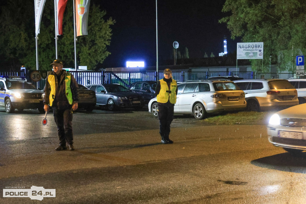 Cmentarz po zmroku skłania do zadumy i refleksji