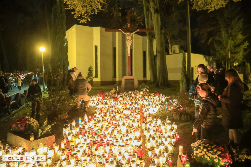 Cmentarz po zmroku skłania do zadumy i refleksji