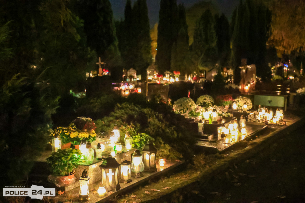Cmentarz po zmroku skłania do zadumy i refleksji