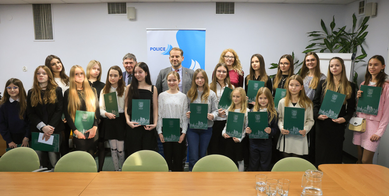 Stypendia dla młodych artystek