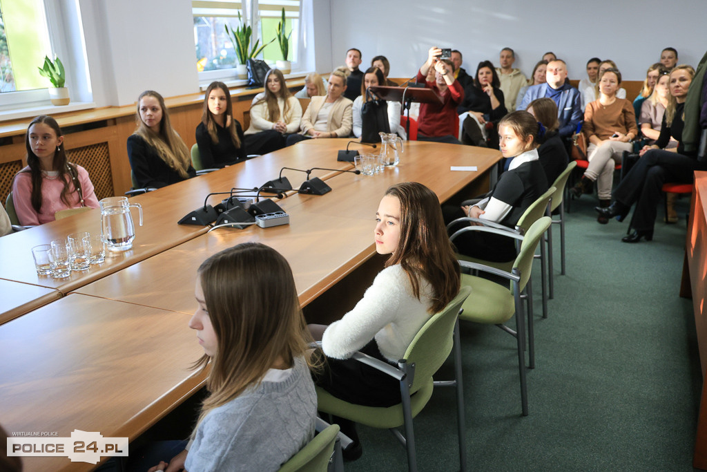 Stypendia dla młodych artystek