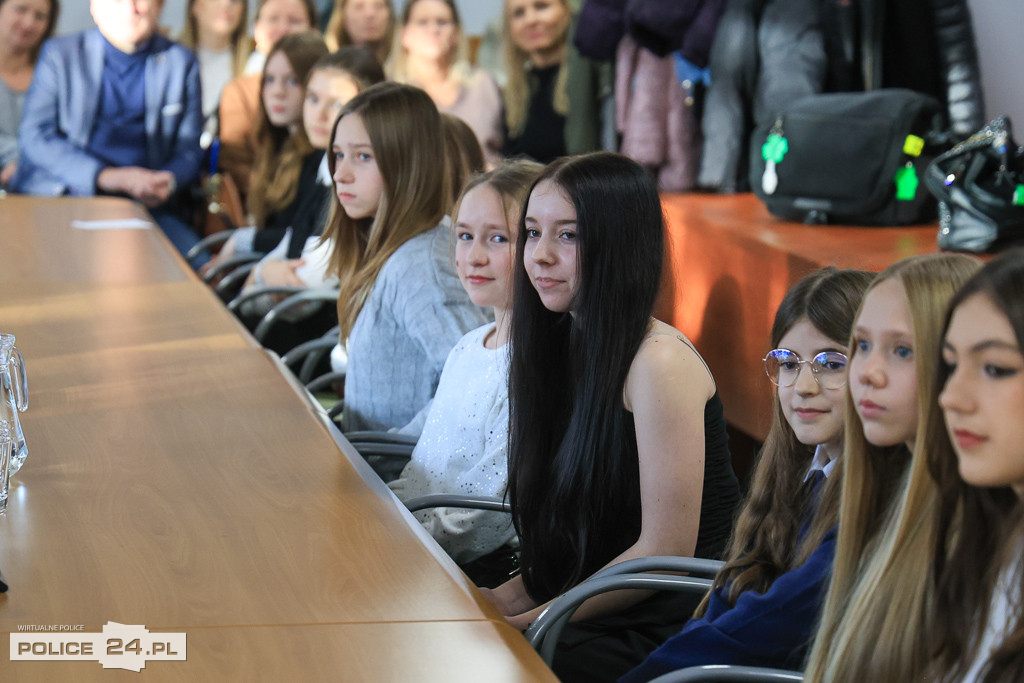 Stypendia dla młodych artystek