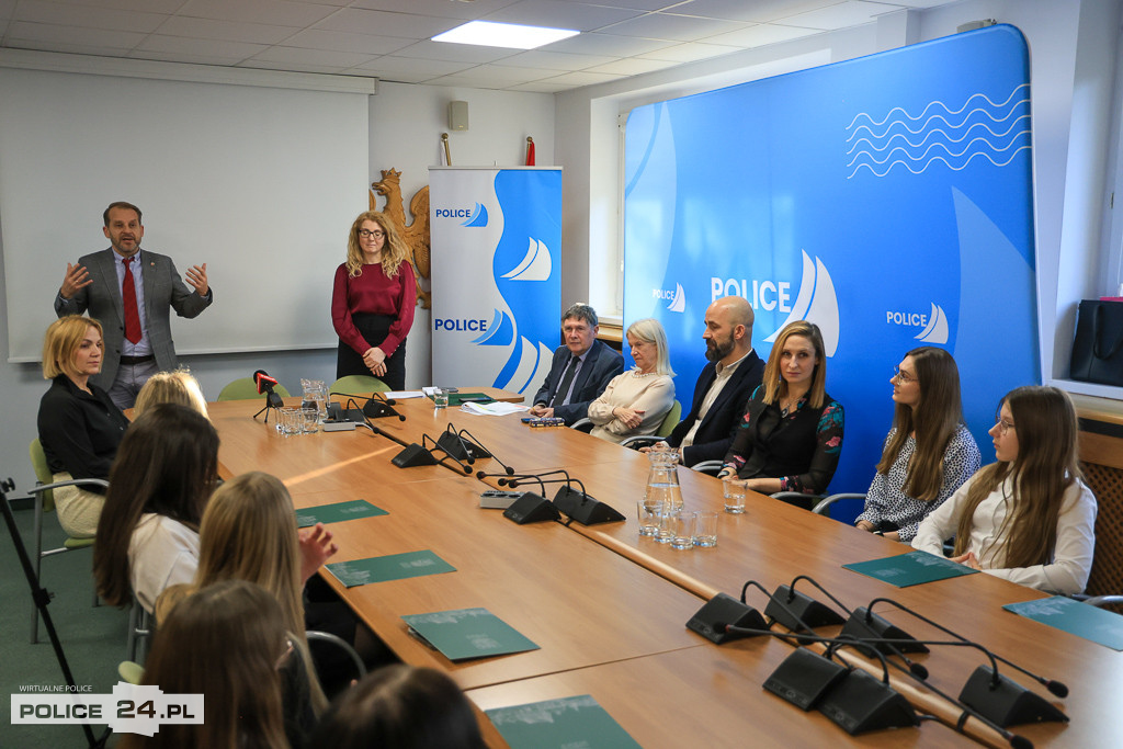 Stypendia dla młodych artystek