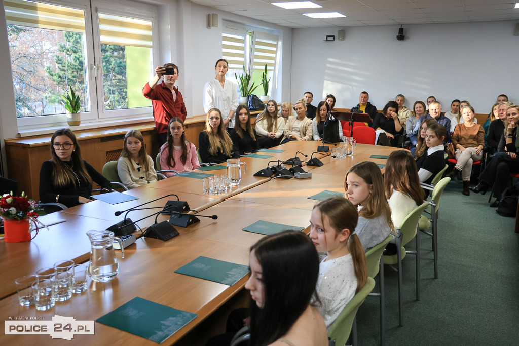 Stypendia dla młodych artystek