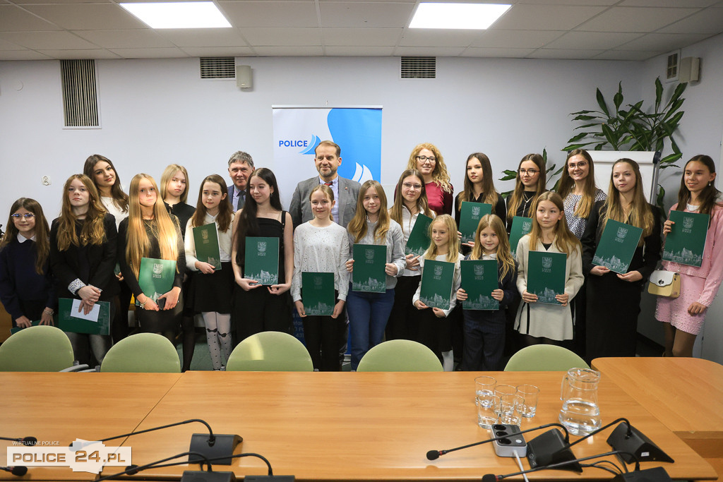 Stypendia dla młodych artystek