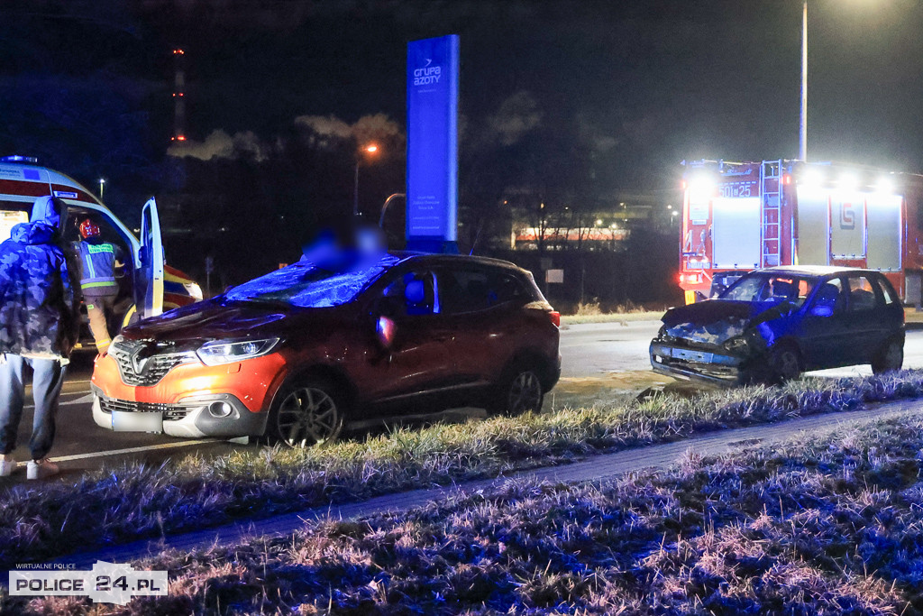 Zderzenie aut na Jasienickiej w Policach