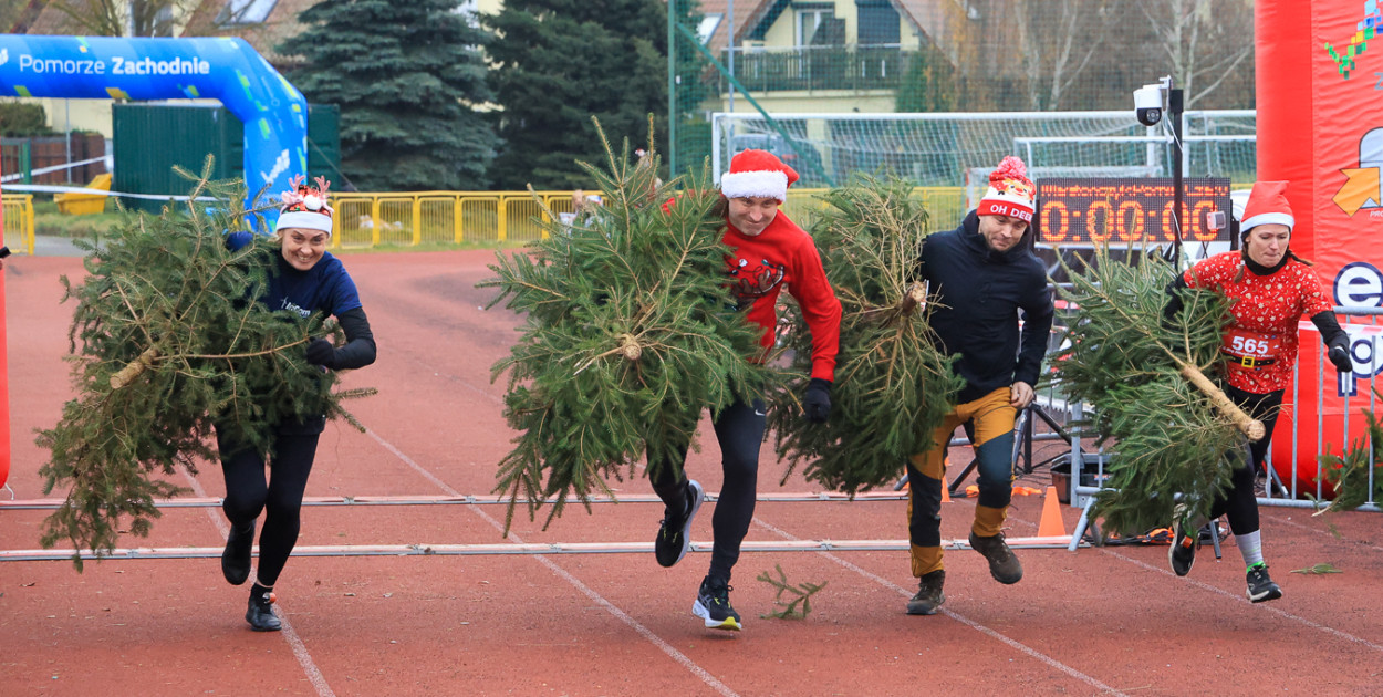 Świąteczna Sztafeta z choinką