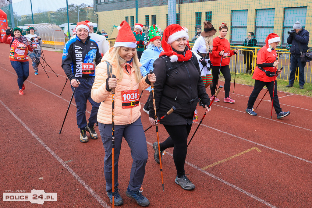 Nordic walking na XIII Biegu Mikołajkowym w Policach