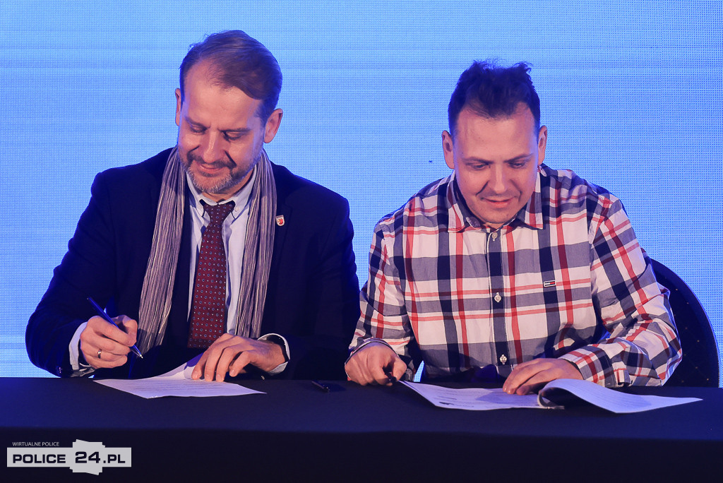 Karta Mieszkańca Gminy Police: podpisano pierwsze umowy z partnerami