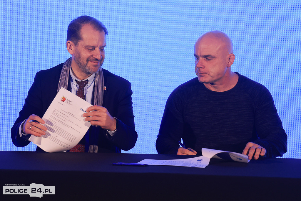 Karta Mieszkańca Gminy Police: podpisano pierwsze umowy z partnerami