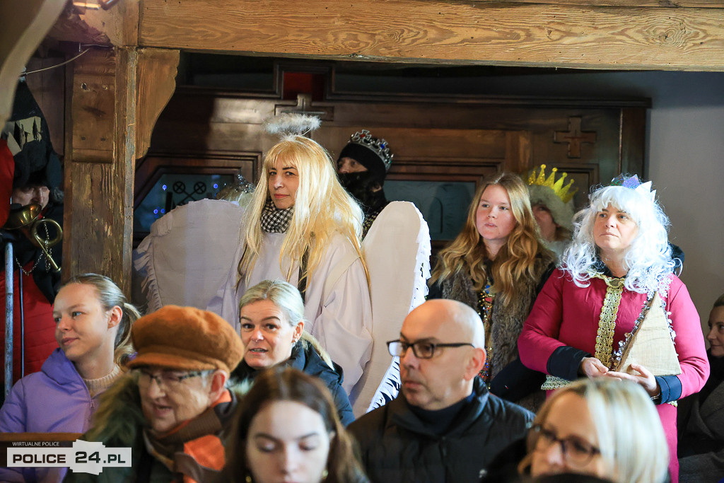 Kolędnicy w Niekłończycy. Dawna tradycja wraca