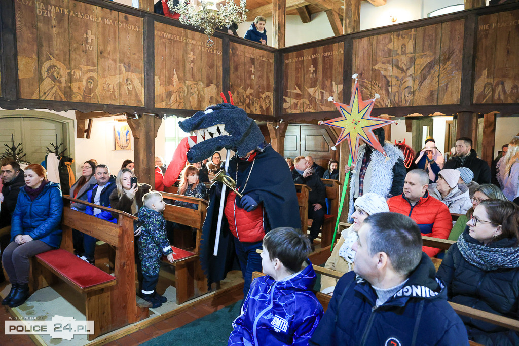 Kolędnicy w Niekłończycy. Dawna tradycja wraca