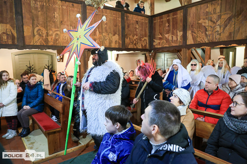 Kolędnicy w Niekłończycy. Dawna tradycja wraca