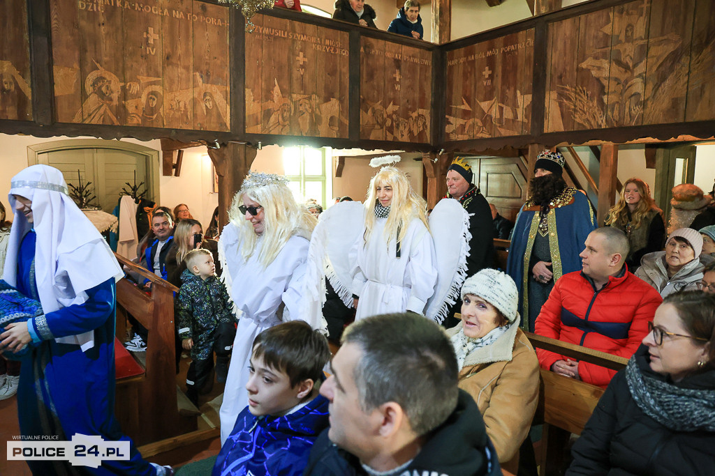 Kolędnicy w Niekłończycy. Dawna tradycja wraca