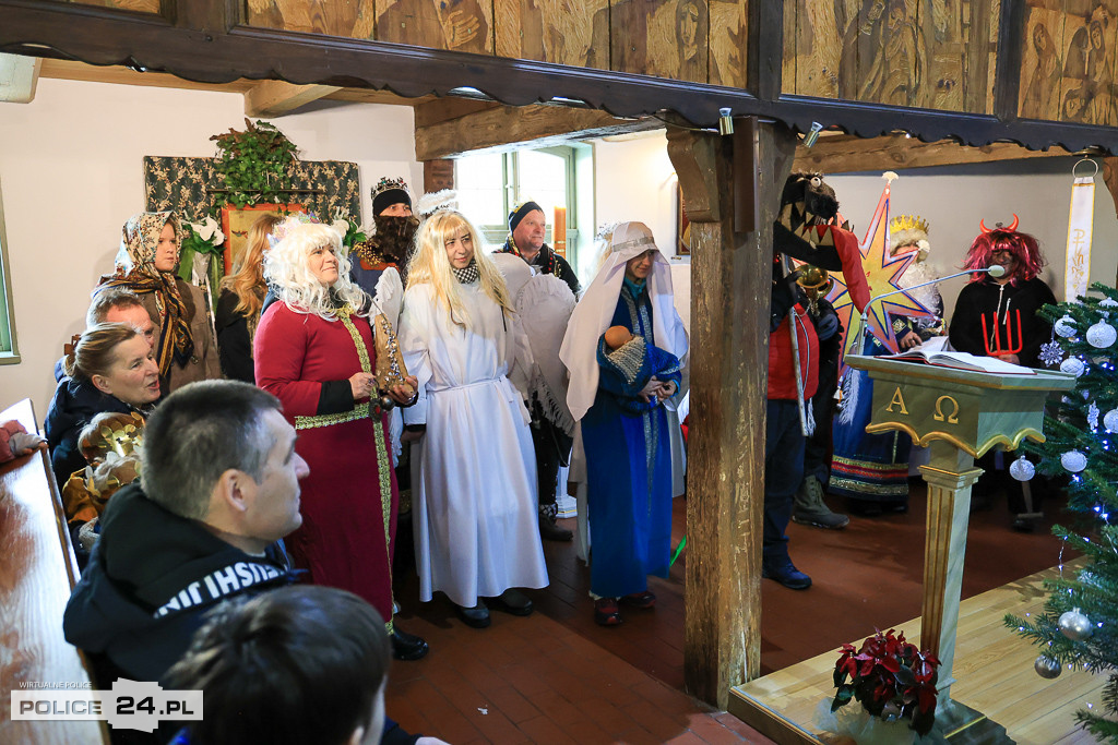 Kolędnicy w Niekłończycy. Dawna tradycja wraca