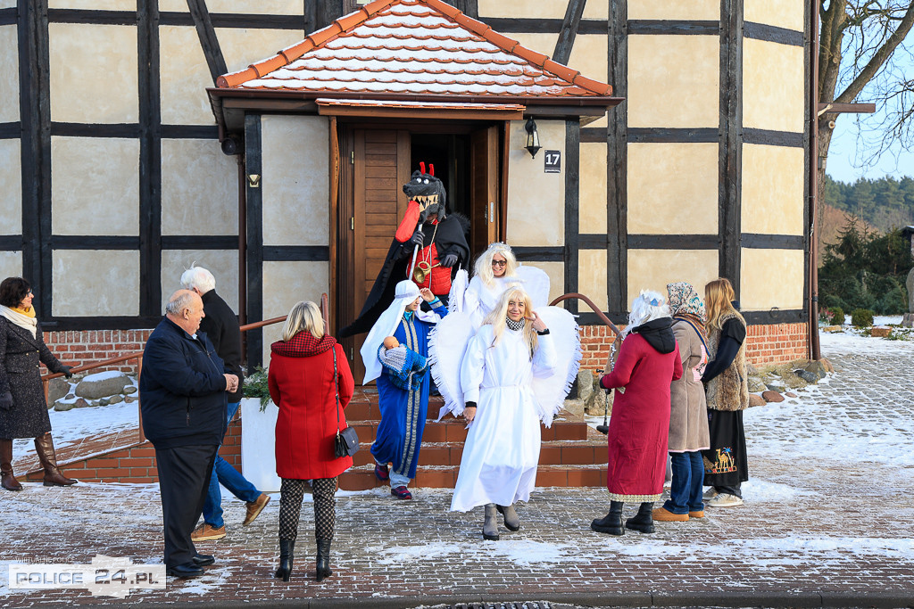 Kolędnicy w Niekłończycy. Dawna tradycja wraca