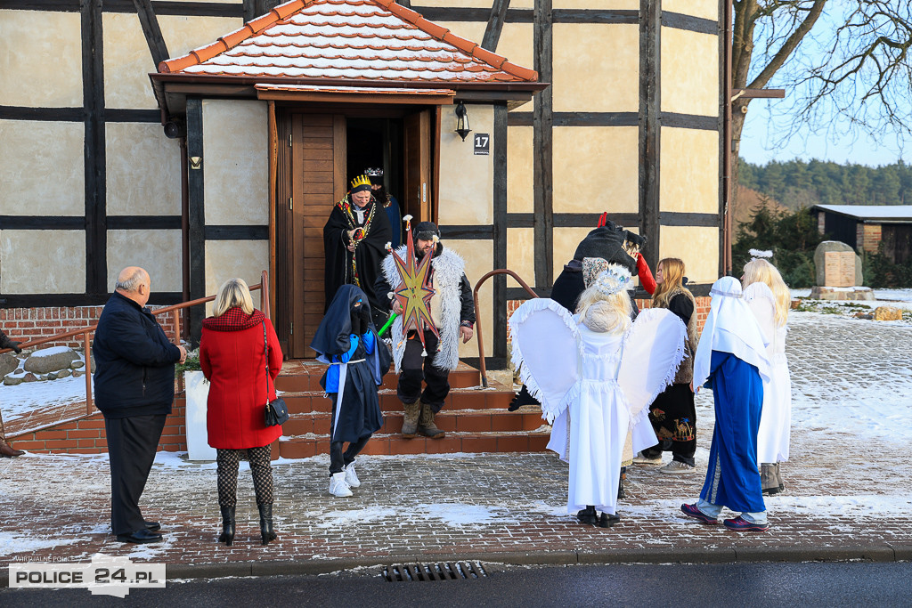 Kolędnicy w Niekłończycy. Dawna tradycja wraca