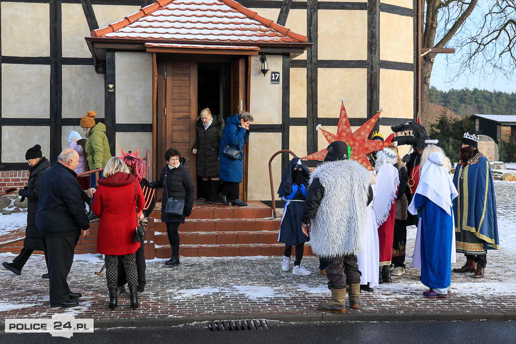 Kolędnicy w Niekłończycy. Dawna tradycja wraca