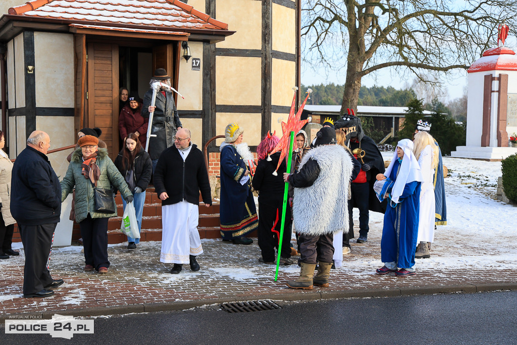 Kolędnicy w Niekłończycy. Dawna tradycja wraca