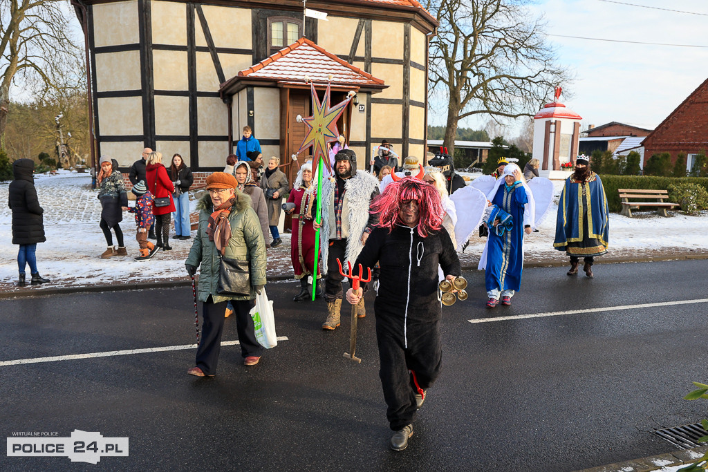 Kolędnicy w Niekłończycy. Dawna tradycja wraca