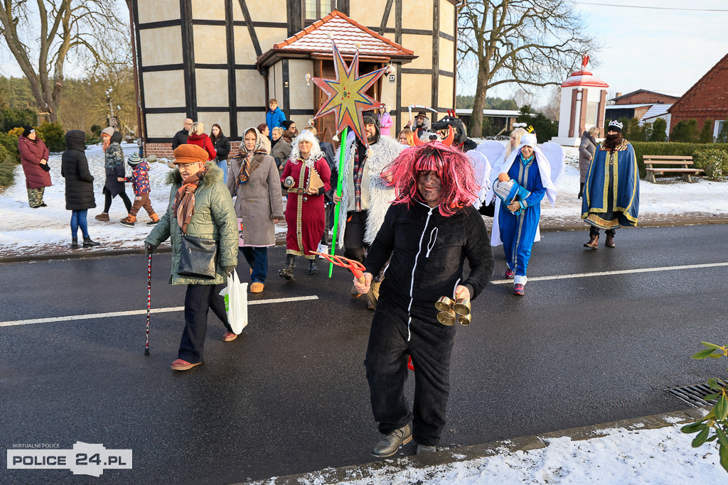 Kolędnicy w Niekłończycy. Dawna tradycja wraca