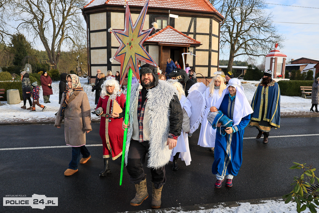 Kolędnicy w Niekłończycy. Dawna tradycja wraca