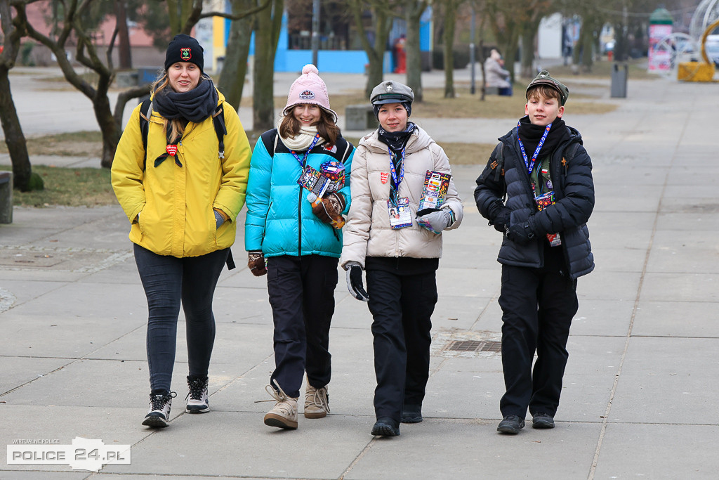 WOŚP w Policach. Wolontariusze kwestują na ulicach