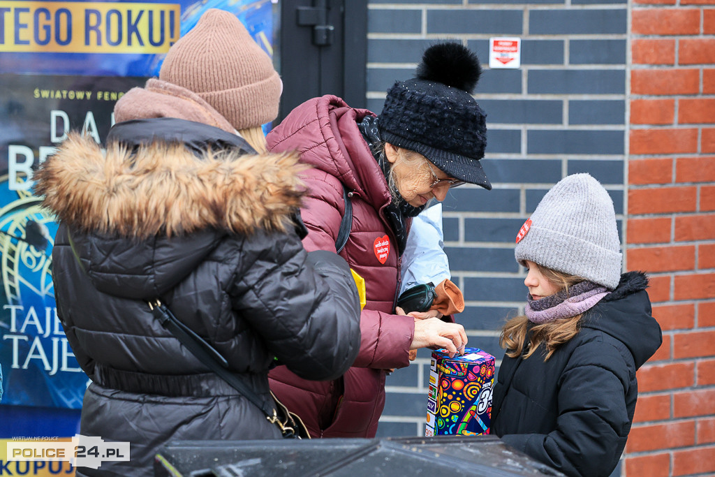 WOŚP w Policach. Wolontariusze kwestują na ulicach