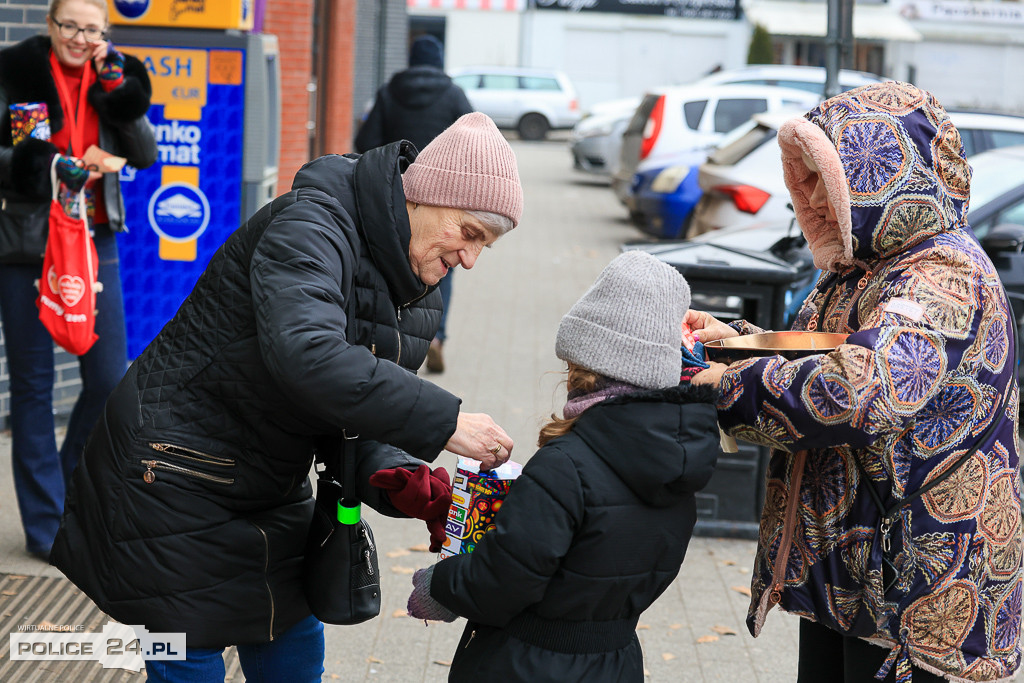 WOŚP w Policach. Wolontariusze kwestują na ulicach