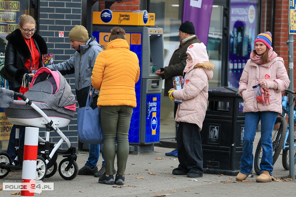 WOŚP w Policach. Wolontariusze kwestują na ulicach
