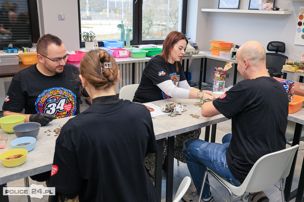 WOŚP w Policach. Wolontariusze kwestują na ulicach