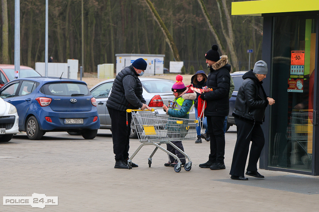 WOŚP w Policach. Wolontariusze kwestują na ulicach