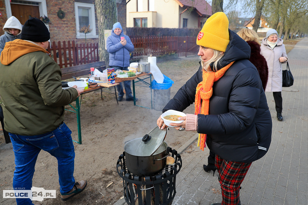 WOŚP. Burger Wiejski i zupa z „koksownika” w Niekłończycy
