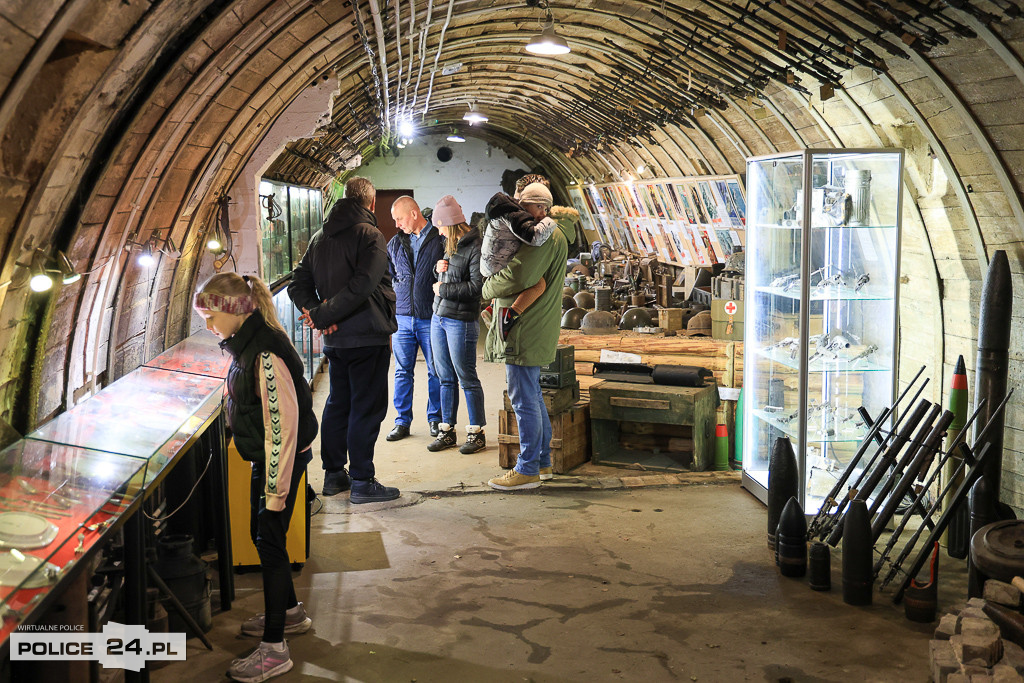 Tropem Wilczym w Policach