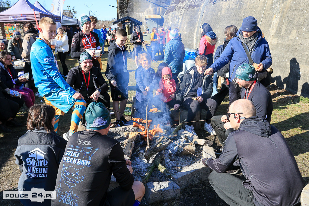 Tropem Wilczym w Policach