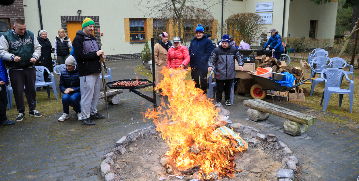 Podopieczni PSONI Police pożegnali zimę przy ognisku