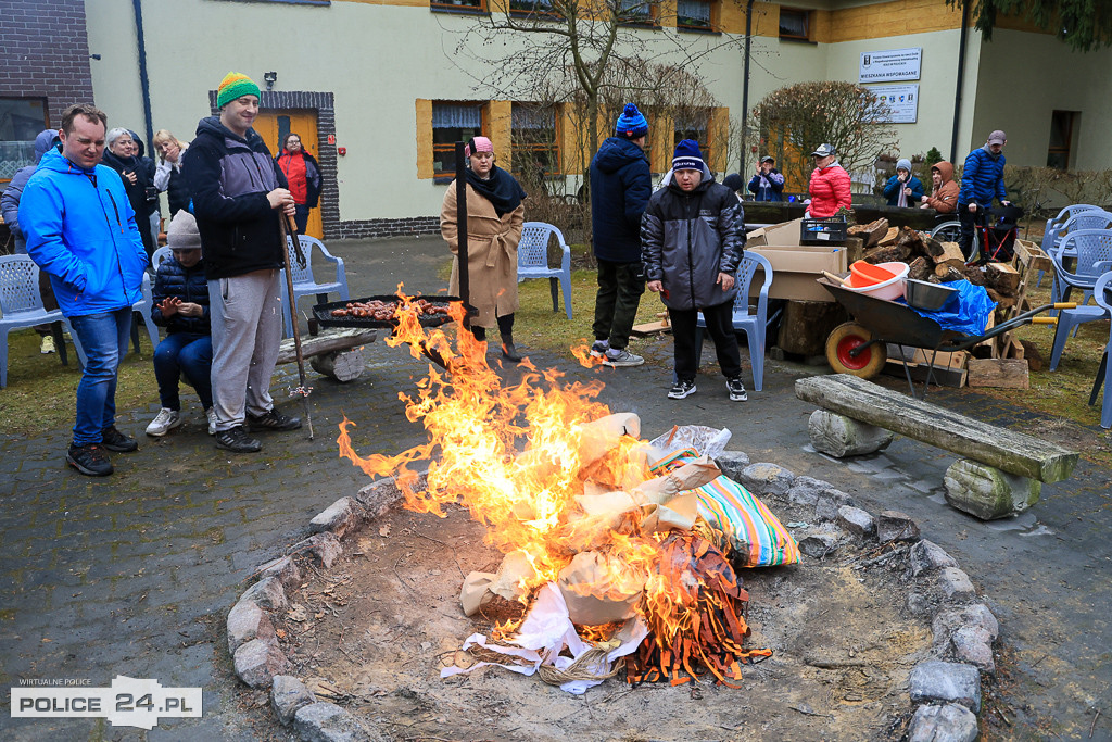 Podopieczni PSONI Police pożegnali zimę przy ognisku